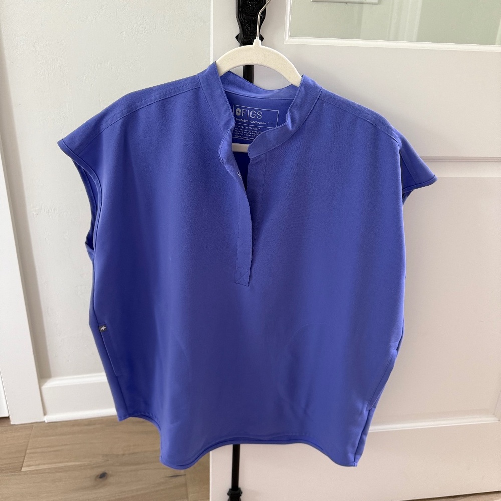 FIGS Rafaela BLUEBERRY Oversized Scrub Top - Size Large